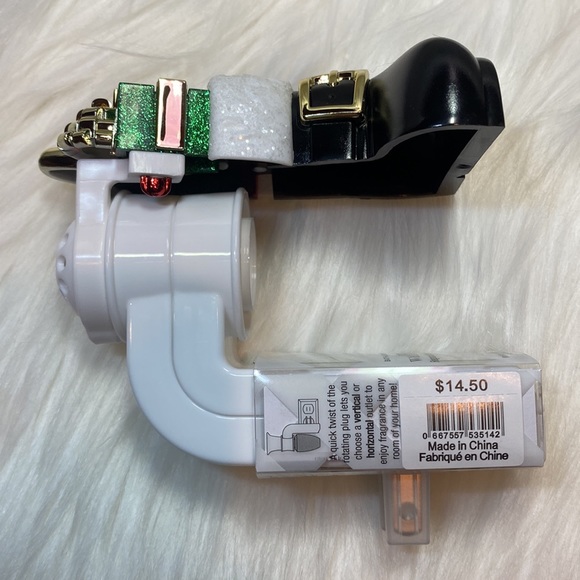 🎅🏻”Santa’s Boot” w/ Presents, Bath & Body Works Wallflowers Fragrance Plug NWT - Picture 3 of 11